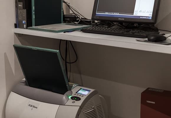 photo d'une plaque pour radio numérique